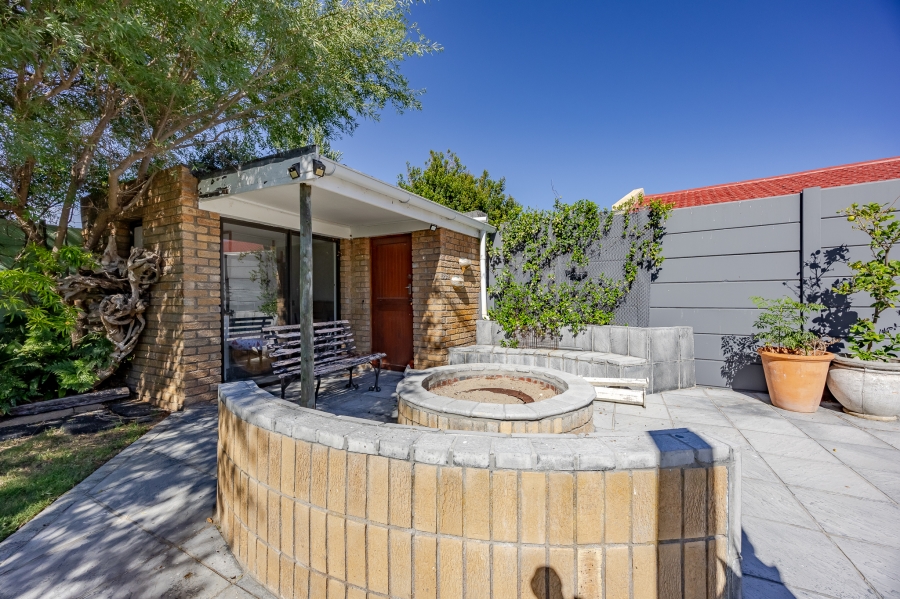 5 Bedroom Property for Sale in Flamingo Vlei Western Cape